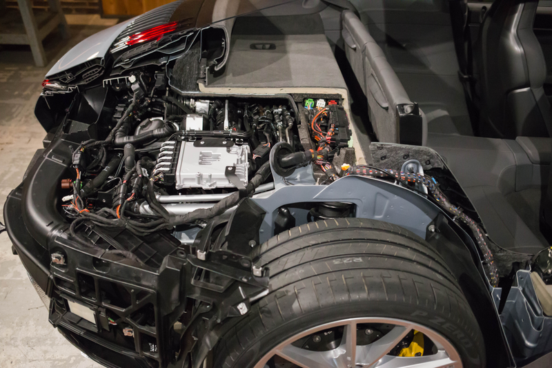 Illustration for article titled This Is the Only Way Any of You Nerds Will Be Able to See the Engine in Your New Porsche 911